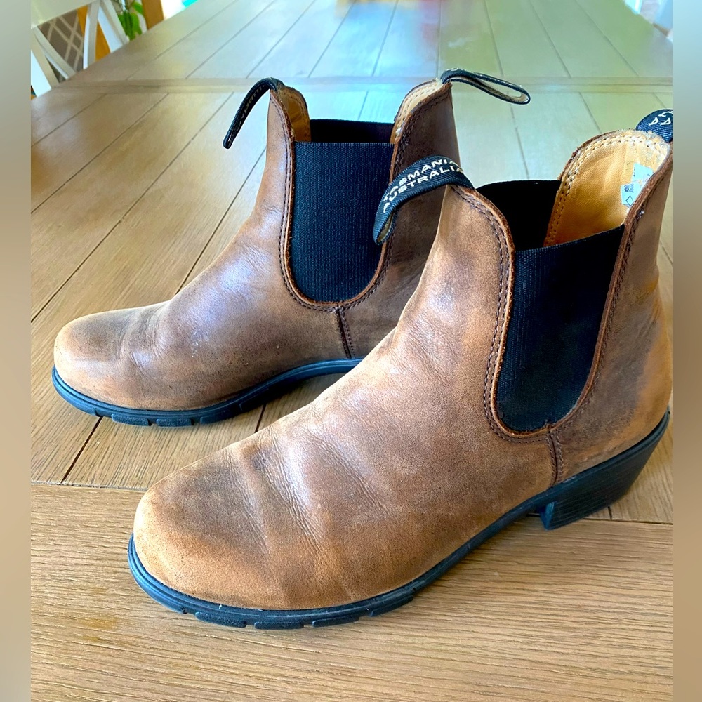 Women heeled blundstones